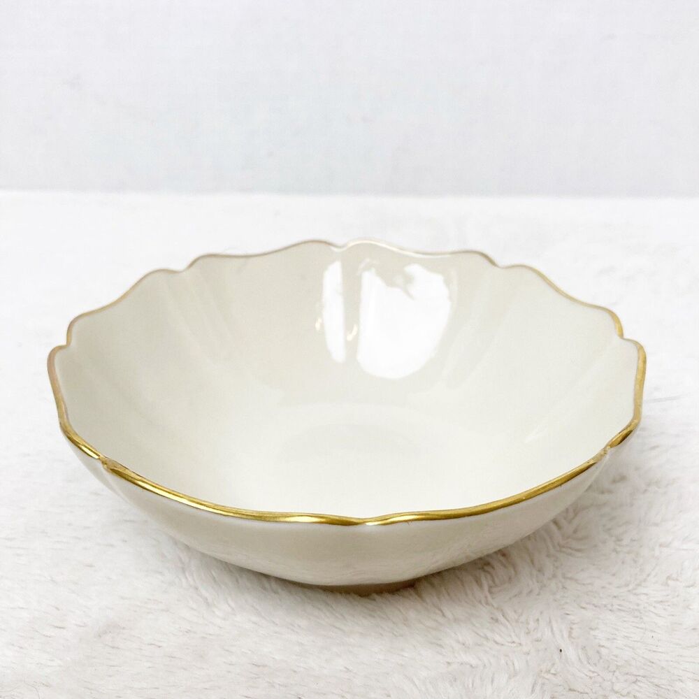 lenox special gold trimmed bowl with ruffled edge